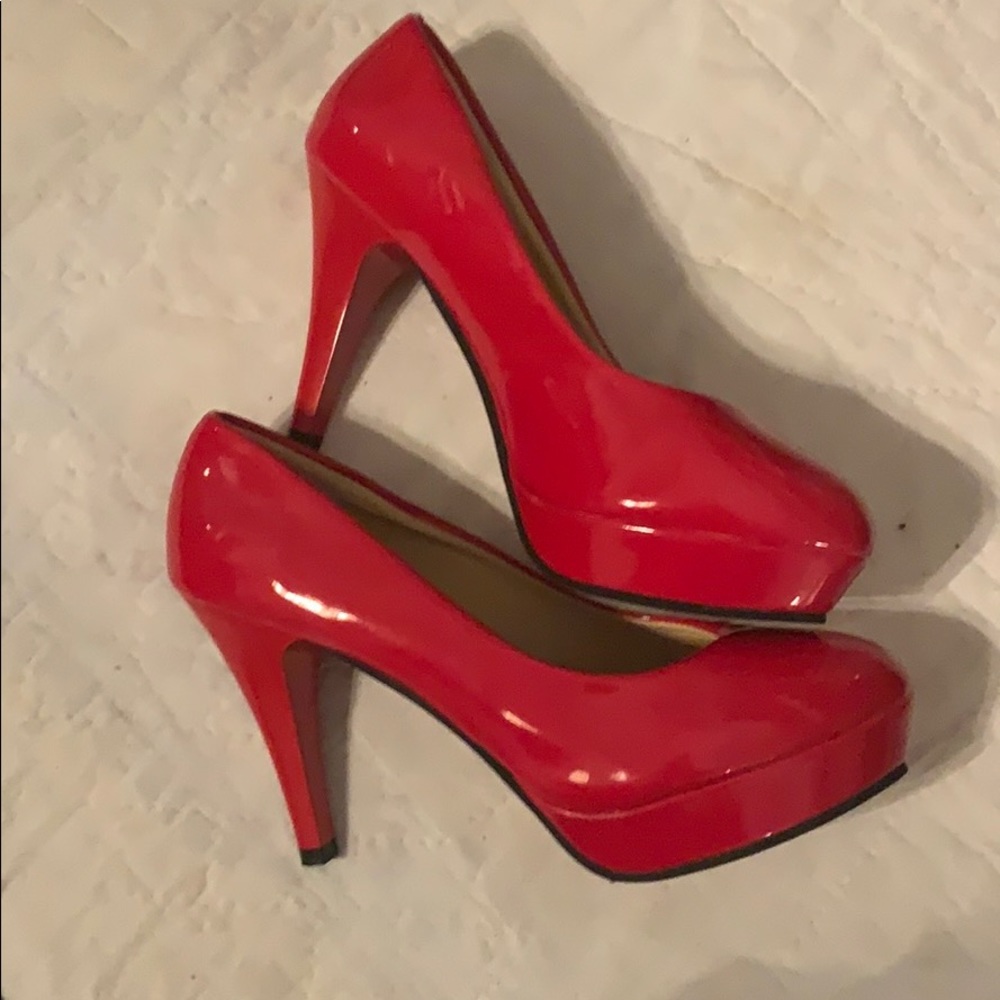 Shiny red Pleather pumps/platforms size 40 fit 8